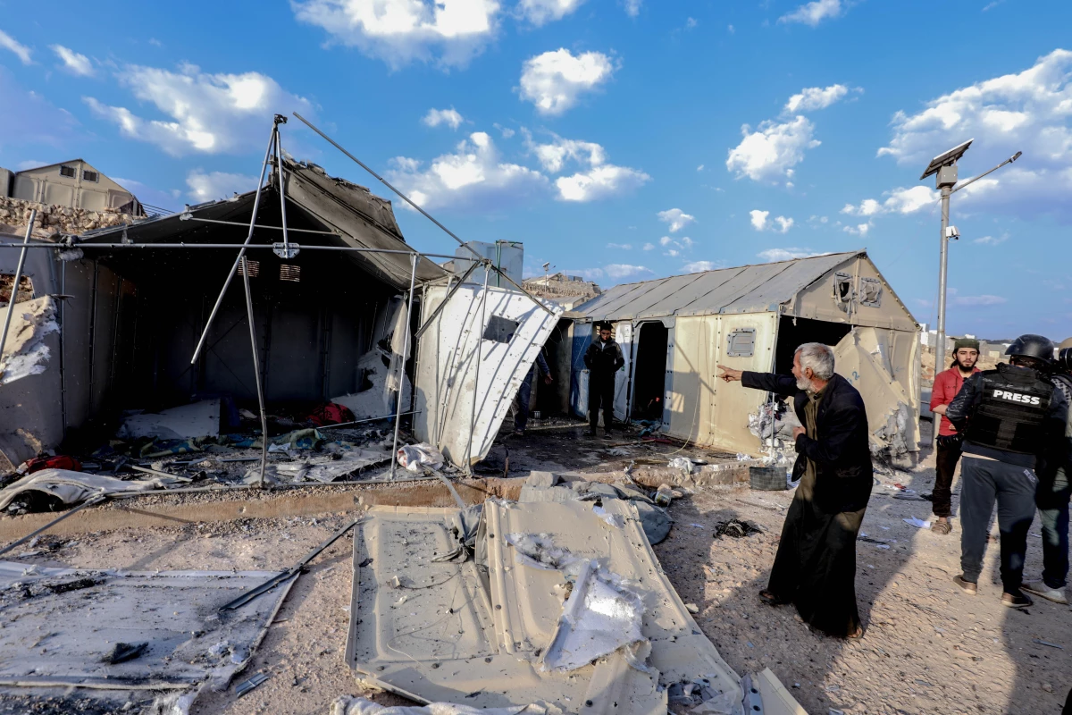 Esed rejiminin çadır kampa düzenlediği saldırıda 6 sivil öldü, 75\'i yaralandı (2)