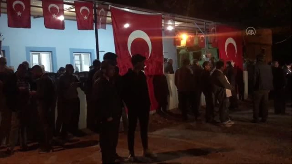 GAZİANTEP - Şehit Piyade Sözleşmeli Er Öztürk\'ün Gaziantep\'teki ailesine acı haber verildi