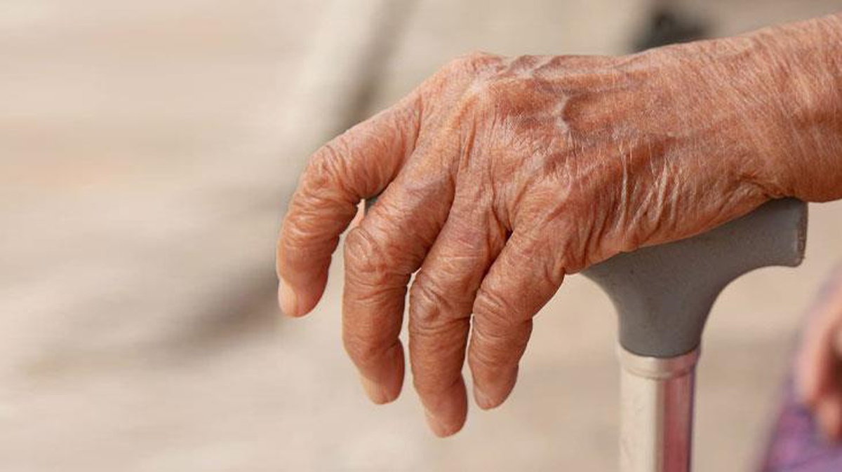 Huzurevinde yaşlılar arasında çıkan tartışmada korkunç son! Başına bastonla vurulan 90 yaşındaki adam yaşamını yitirdi