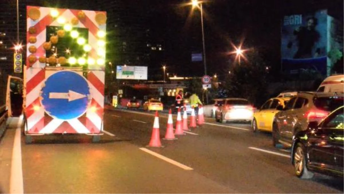 İSTANBUL- N Kolay 44. İstanbul Maratonu dolayısıyla bazı yollar araç trafiğine kapatıldı.