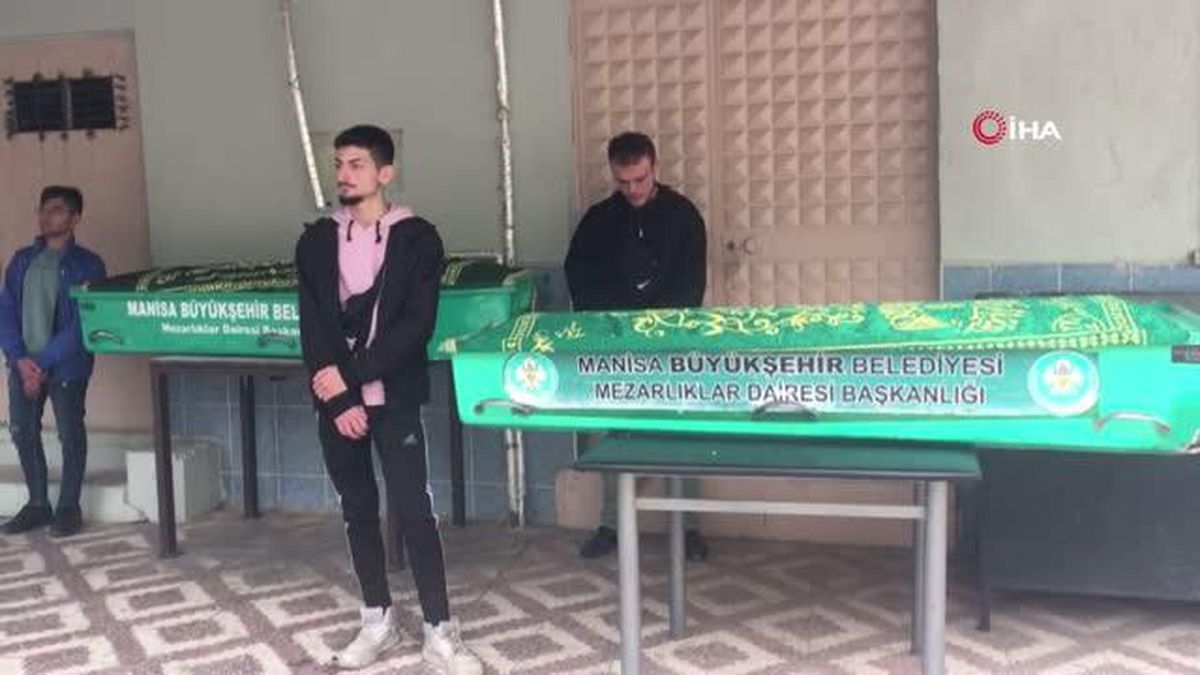 İzmir'deki motosiklet kazasında ölen 2 kardeş toprağa verildi