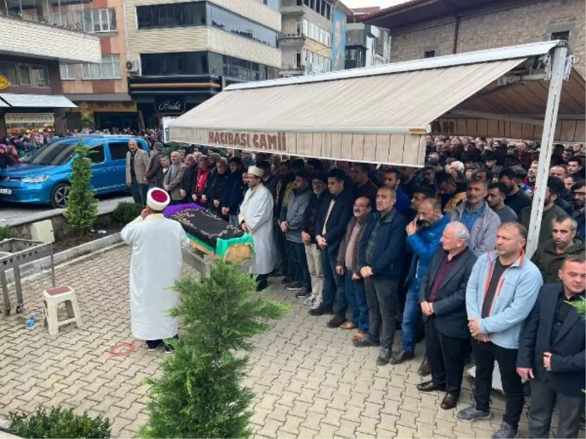 Motorlu testerenin üzerine düşüp, ölen Elif toprağa verildi