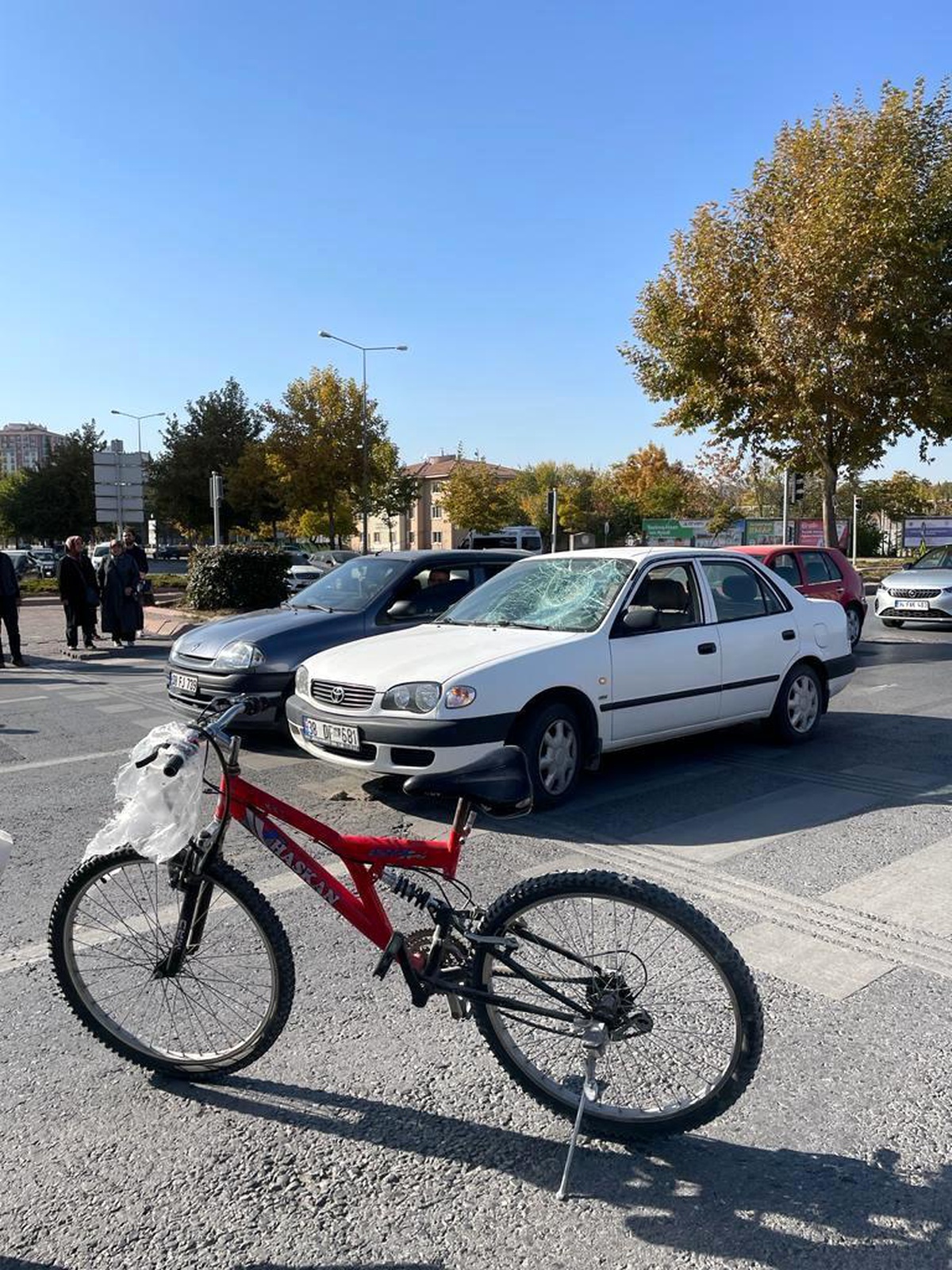 Otomobilin çarptığı bisikletli yaralandı