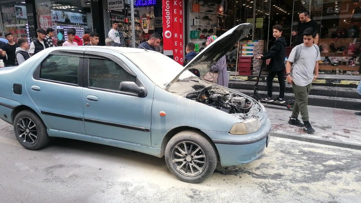 Seyir halindeki otomobilde yangın çıktı