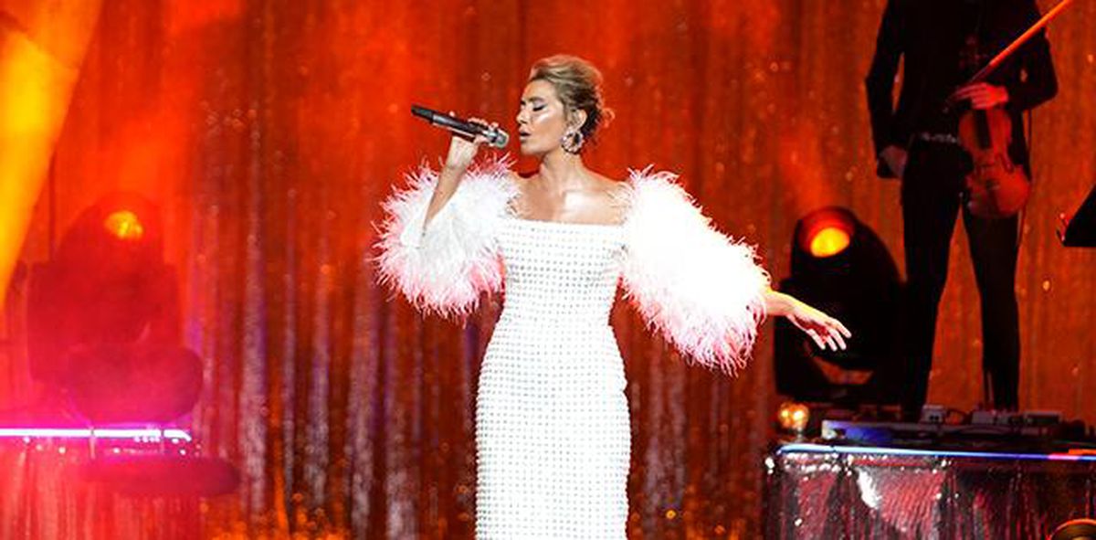 Sıla... İSTANBUL\'DA BEYAZ GECE!