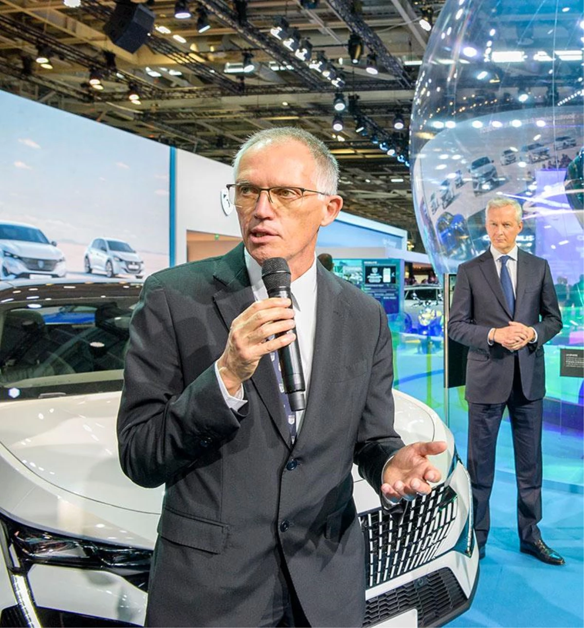 Stellantis Paris Otomobil Fuarı\'nda elektrikli araç vizyonunu sergiledi