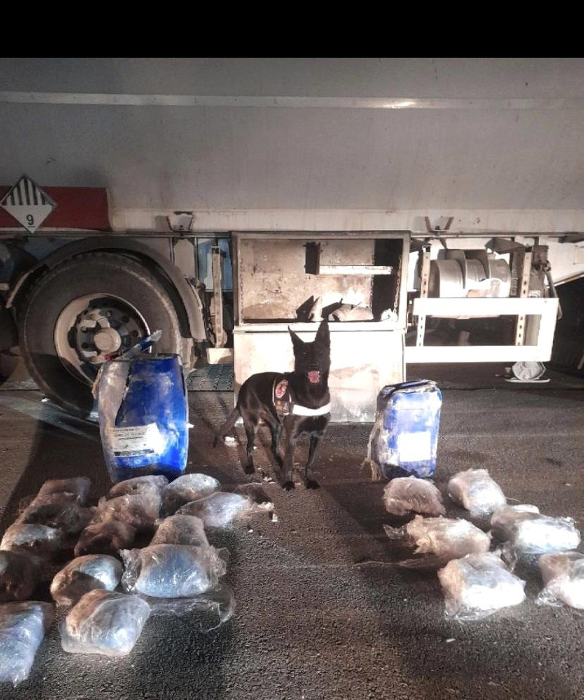 Tanker içinde zulalanmış 11 kilo esrar yakalandı