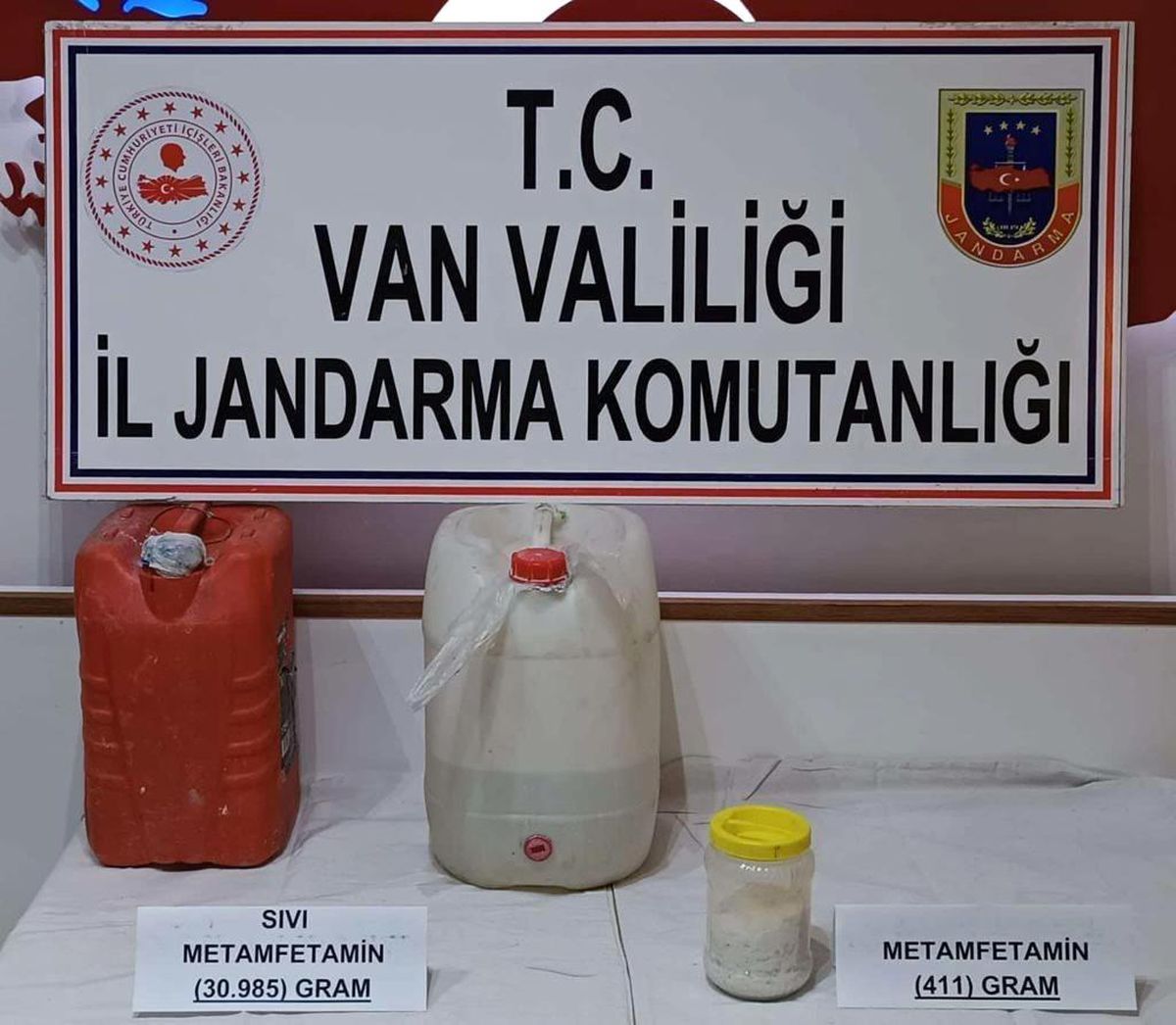 Van\'da 30 kilo 985 gram sıvı metamfetamin ele geçirildi