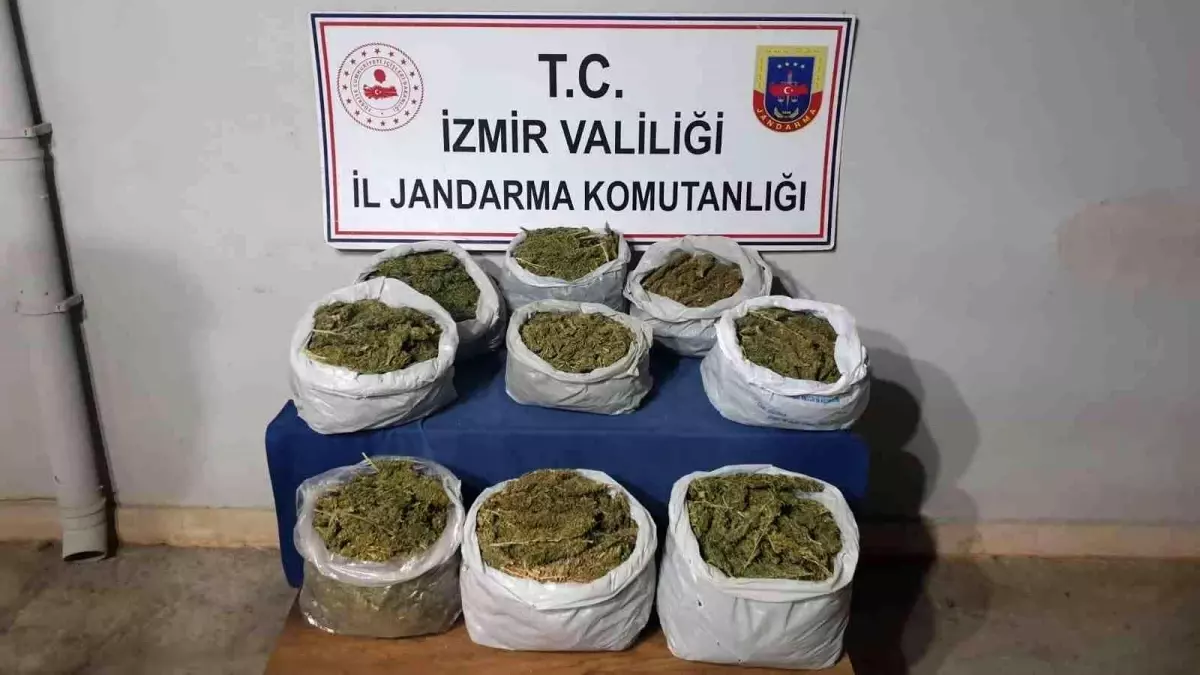 Yol kontrolünde 11 kilo uyuşturucuyla yakalandı