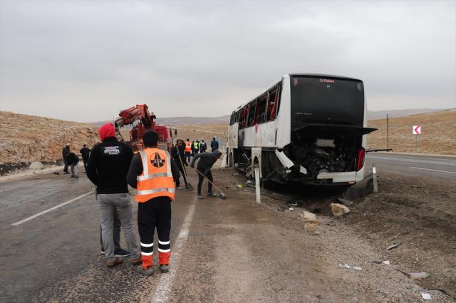 Ağrı'da 7 kişinin öldüğü otobüs kazası Türkiye'de iki gün içinde yaşanan 5. kaza olarak kayıtlara geçti Ağrı'da 7 kişinin öldüğü otobüs kazası Türkiye'de iki gün içinde yaşanan 5. kaza olarak kayıtlara geçti