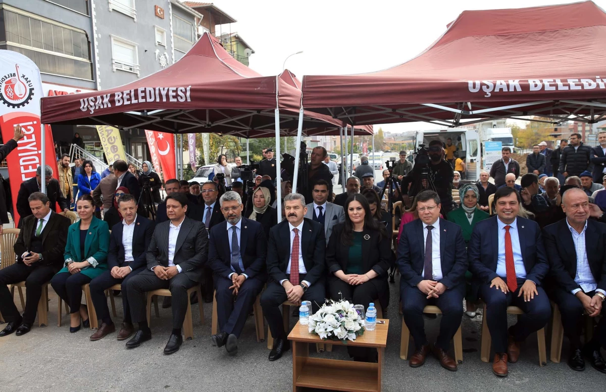 AK Parti Genel Başkan Yardımcısı Sarıeroğlu, Uşak\'ta konuştu