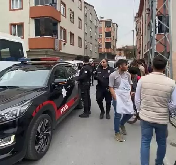 AVCILAR'DA HASTA ALMAYA GELEN 3 SAĞLIK ÇALIŞANINA SOPALARLA SALDIRDILAR