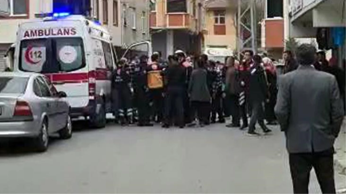 Hasta almaya gelen ambulanstaki sağlık çalışanlarına sopalarla saldırdılar