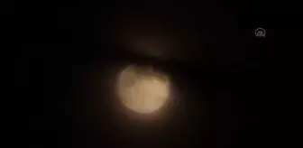 Ayın etrafında hale oluştu