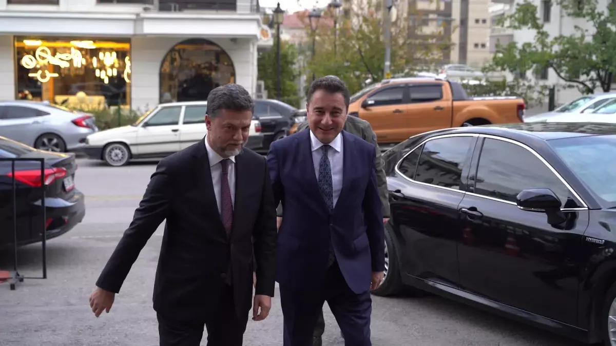 Babacan, Davutoğlu ile Görüştü