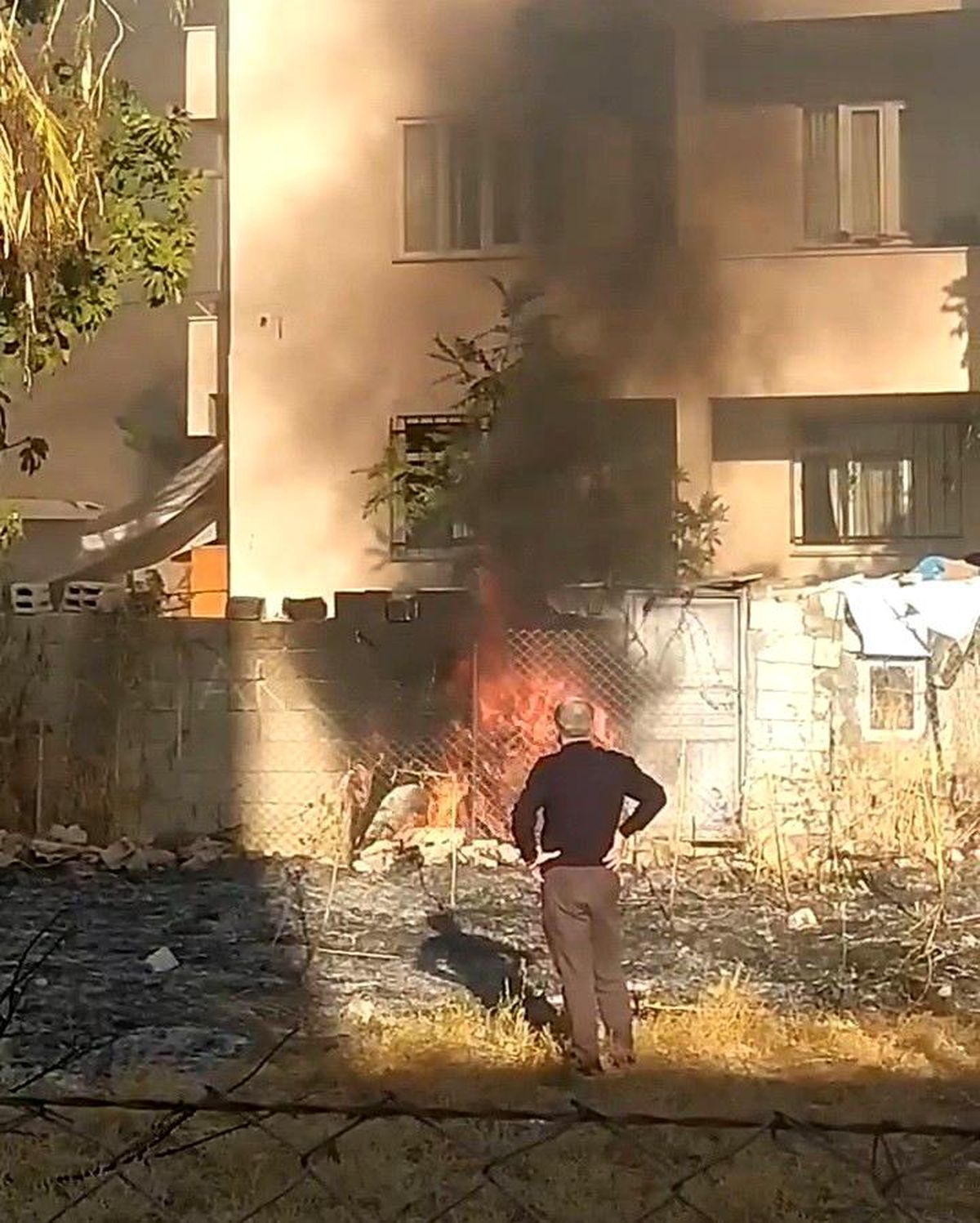 Bahçede çıkan yangın korkuttu