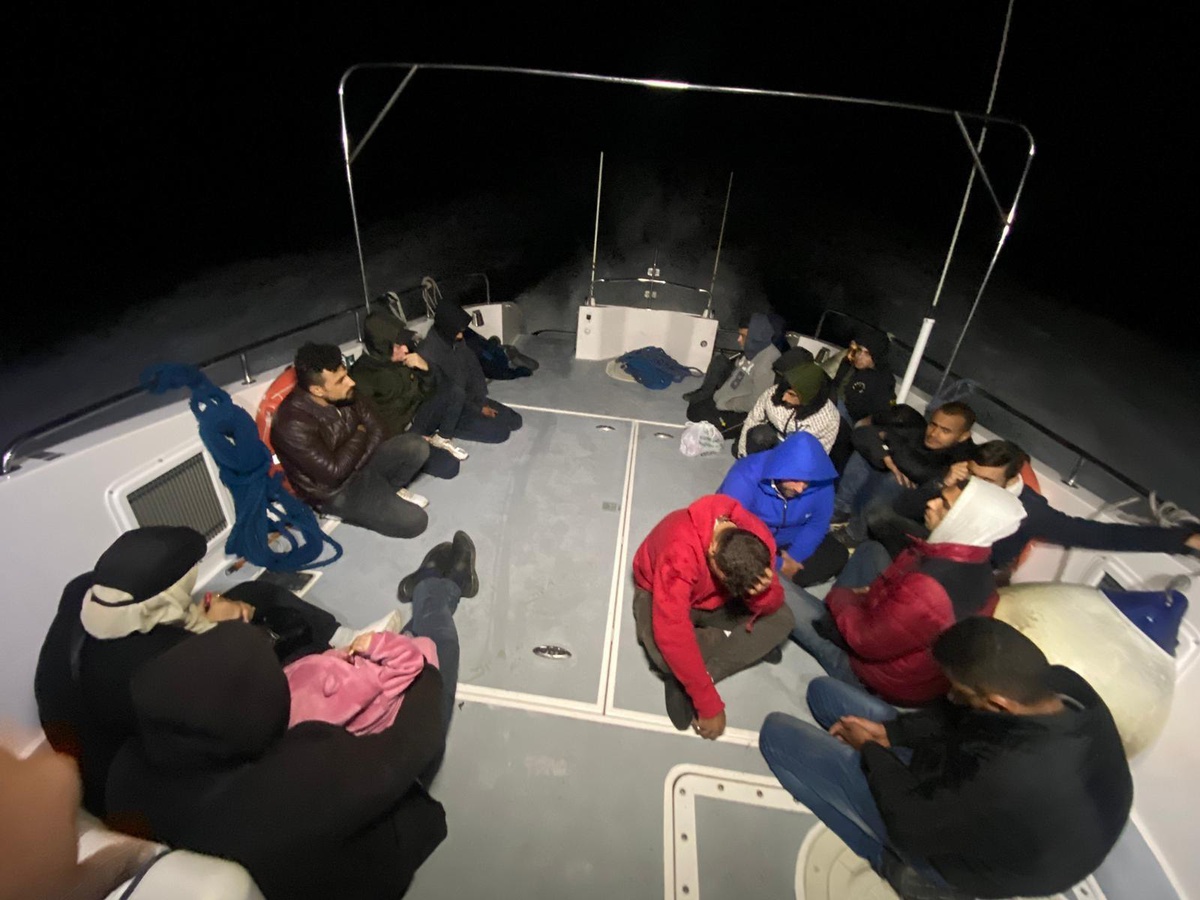 Bodrum açıklarında 65 düzensiz göçmen kurtarıldı, 18 düzensiz göçmen yakalandı