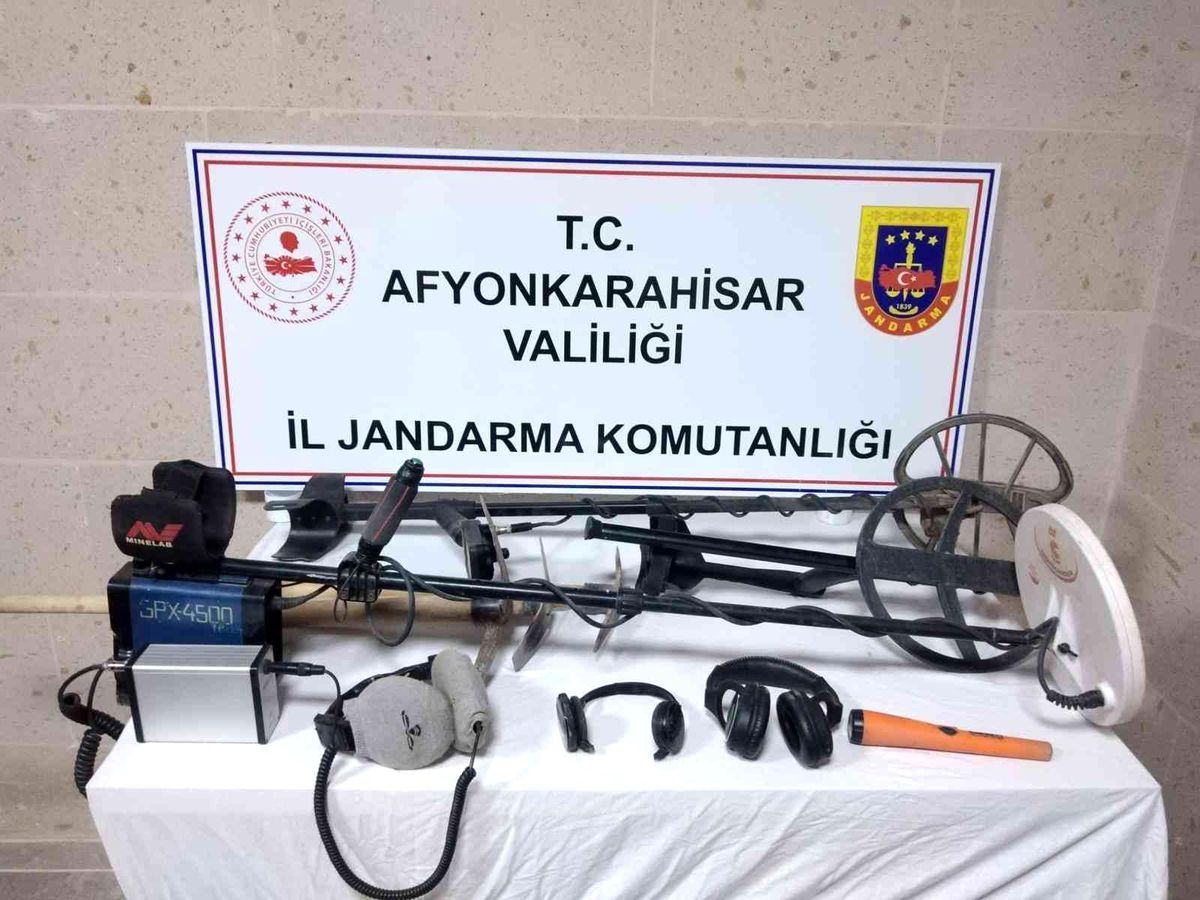 Defineciler suçüstü yakalandı