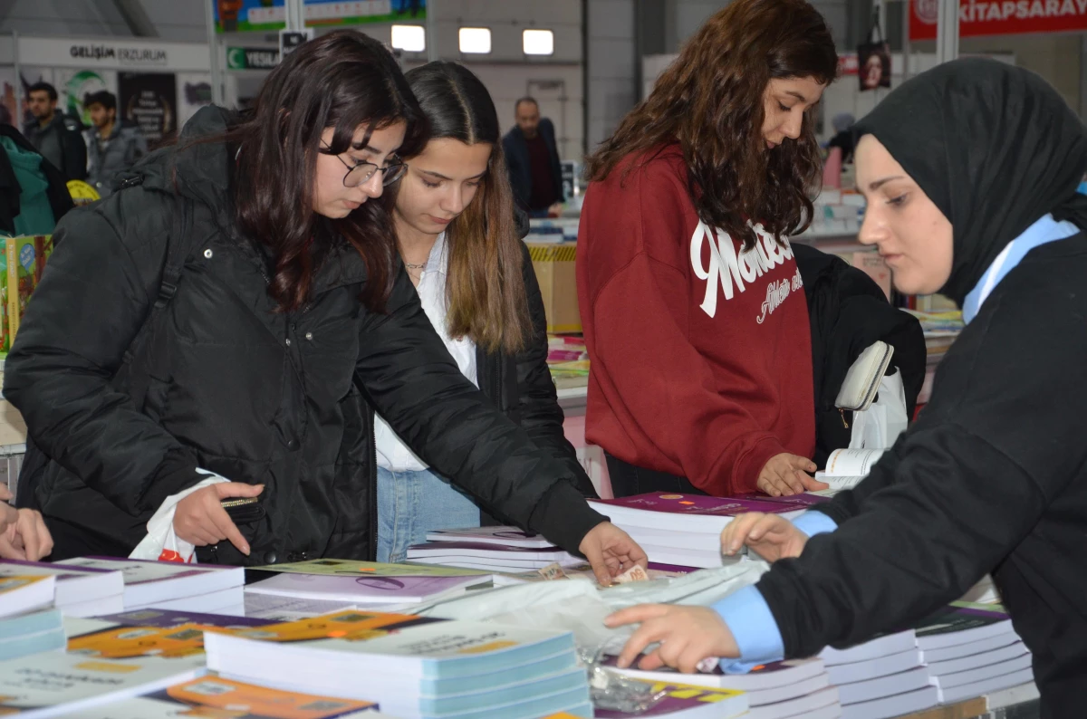 "Doğu Anadolu 2. Kitap Fuarı"nı hafta sonu 60 bin kişi ziyaret etti