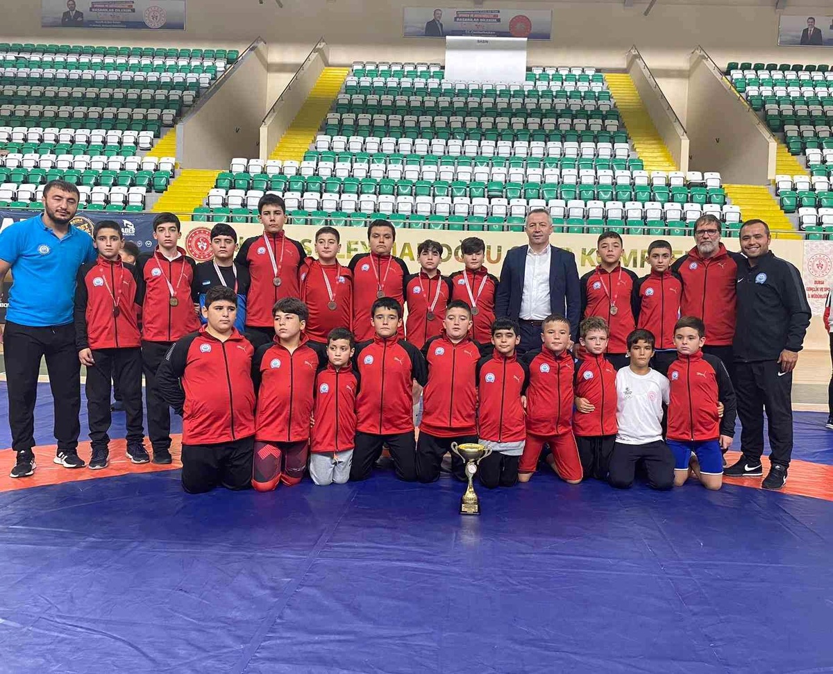 Güreş minderinde \'Yıldırım\' fırtınası