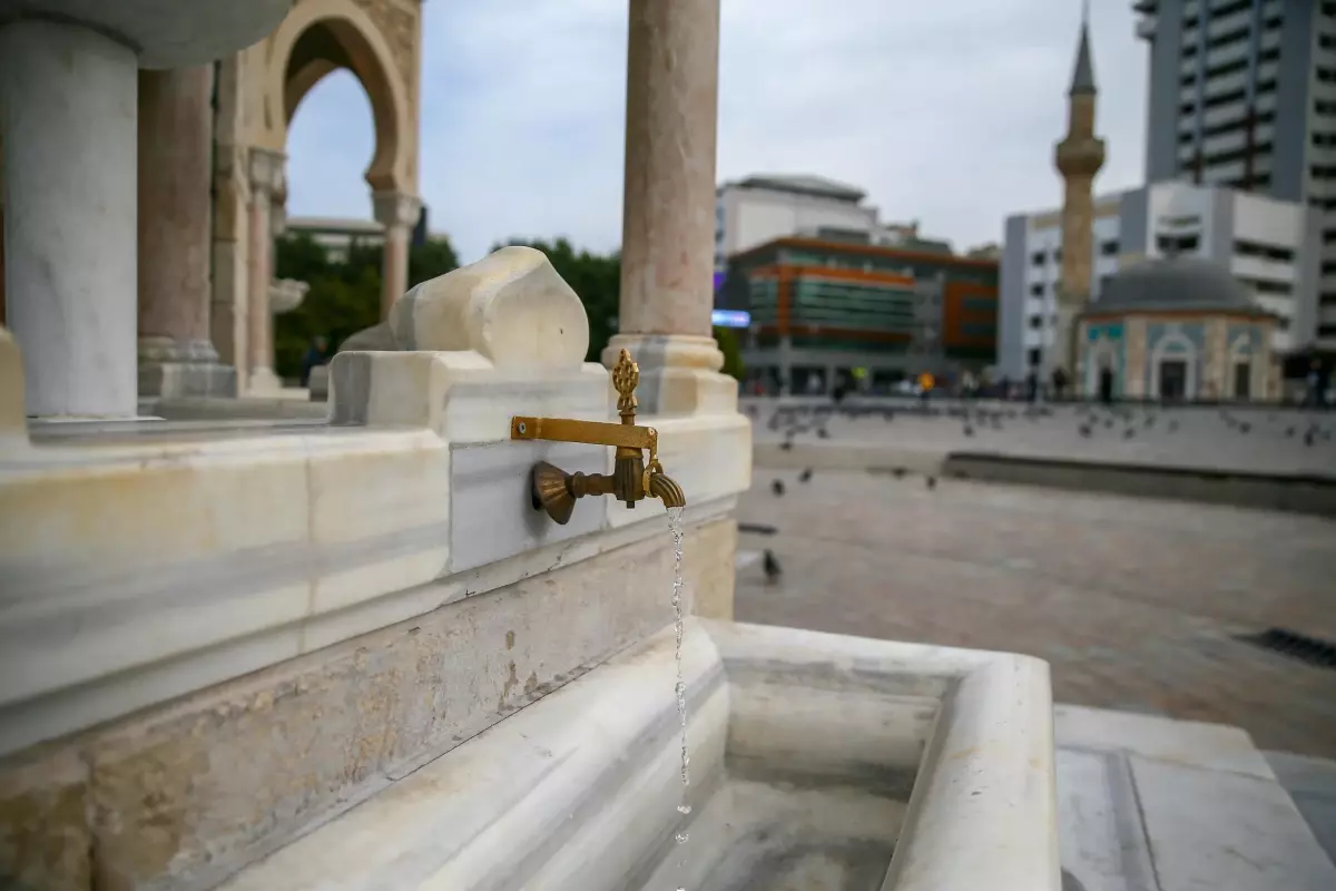 İzmir Saat Kulesi\'ndeki çeşme musluklarına "hırsızlık" önlemi