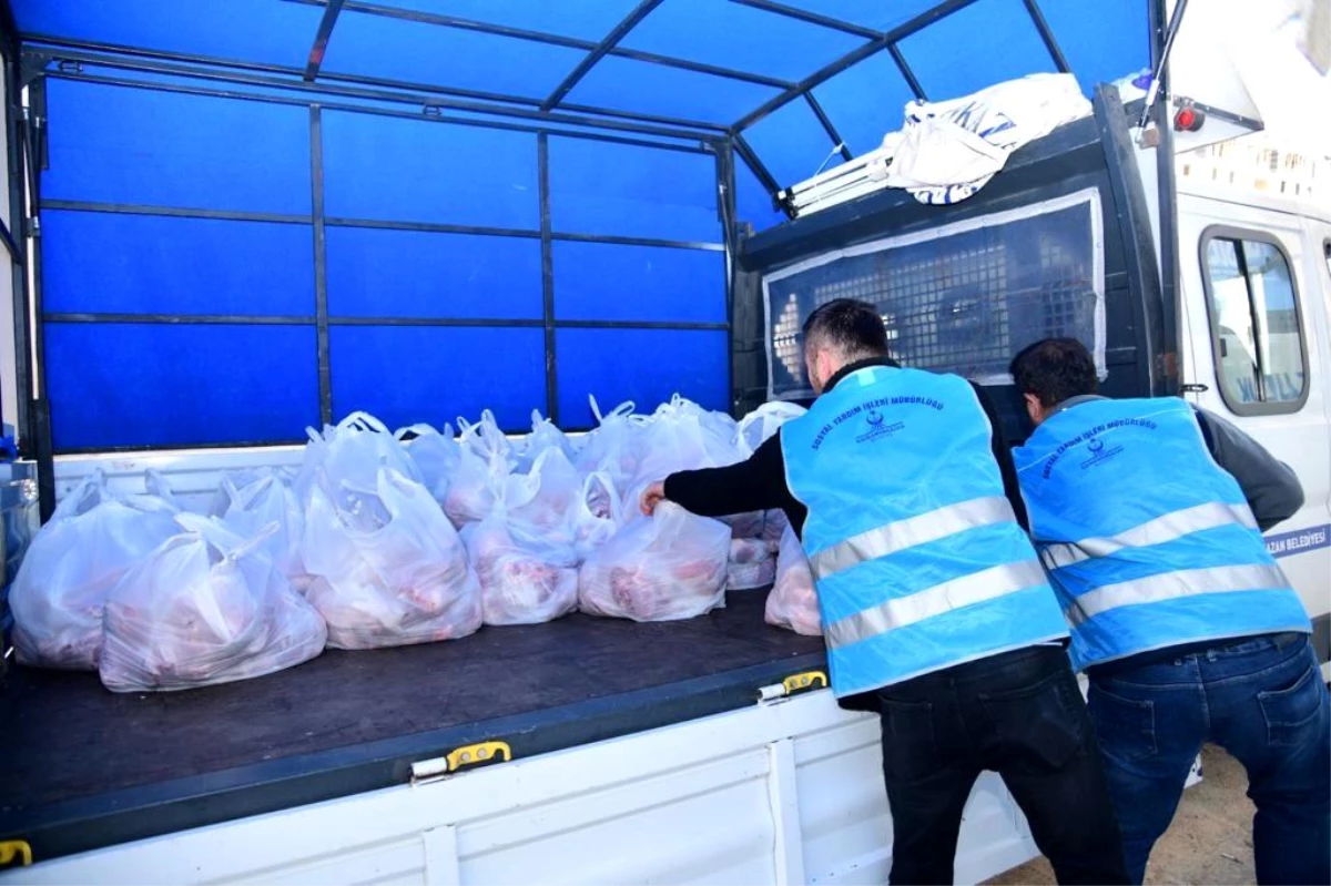 Kahramankazan Belediyesinden ihtiyaç sahiplerine et yardımı