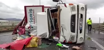 KAHRAMANMARAŞ - Devrilen nakliye kamyonundaki 2 kişi yaralandı