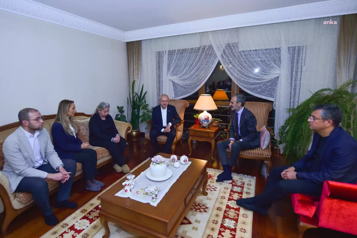 Kılıçdaroğlu, Gazeteci Tülay Ünal Öçten\'e Taziye Ziyaretinde Bulundu