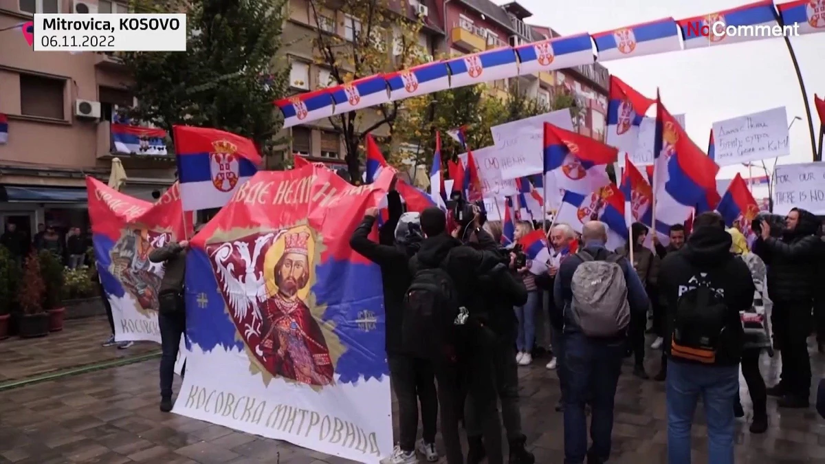 Kosovalı Sırplar, hükümetin \'araç plakası\' kararını protesto etti