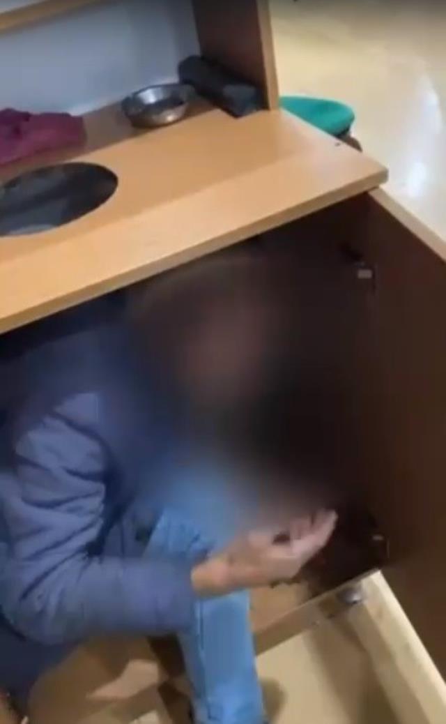 Kumar baskınında dolabın içine saklandı: Jandarma 'sürpriz' diyerek dolabı açtı Kumar baskınında dolabın içine saklandı: Jandarma 'sürpriz' diyerek dolabı açtı