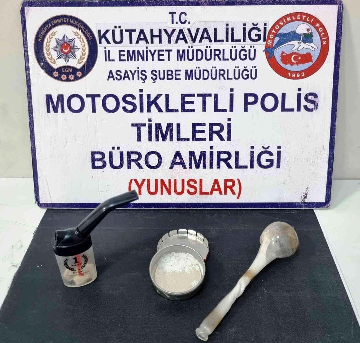 Kütahya\'da Yunus Timleri 2 kişinin üzerinde uyuşturucu ele geçirdi