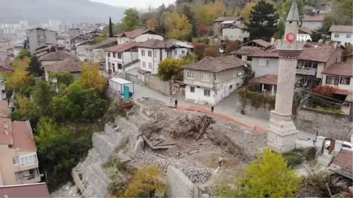 Minaresi öksüz kalan tarihi cami yeniden inşa ediliyor