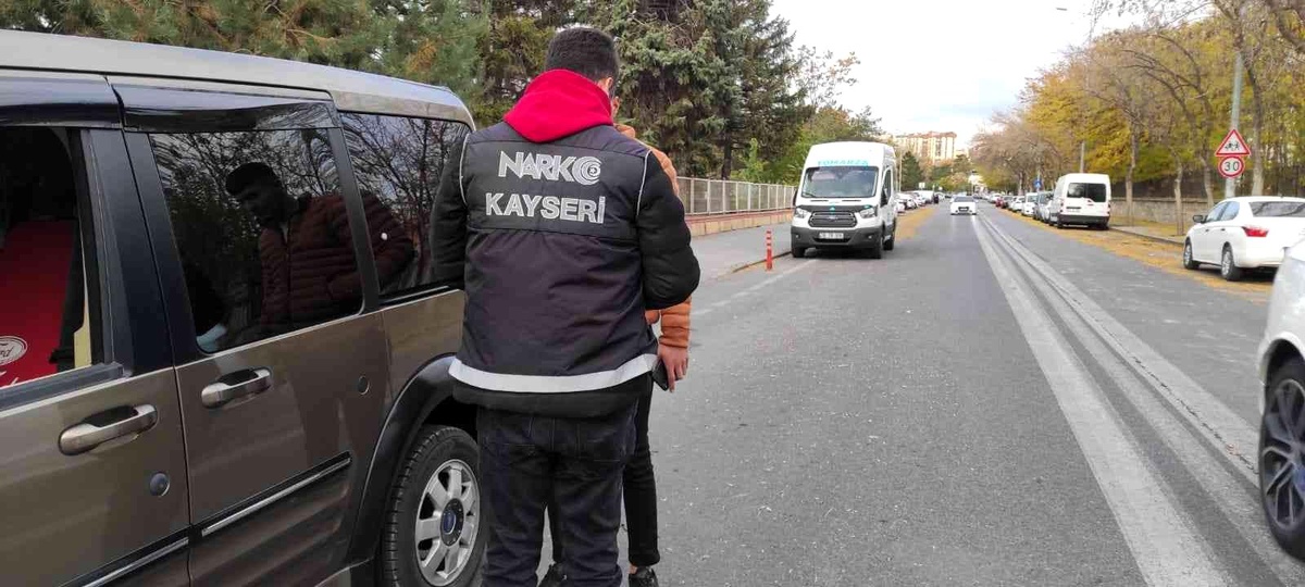 Narkotik Polisi Öğrencilerin Zehirlenmesine İzin Vermiyor