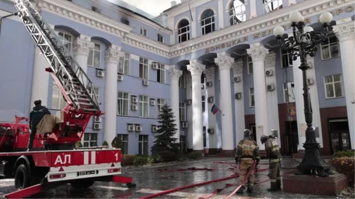 Rusya\'nın ilhak ettiği Donetsk\'teki demir yolları yönetim binasının Ukrayna güçlerince vurulduğu bildirildi