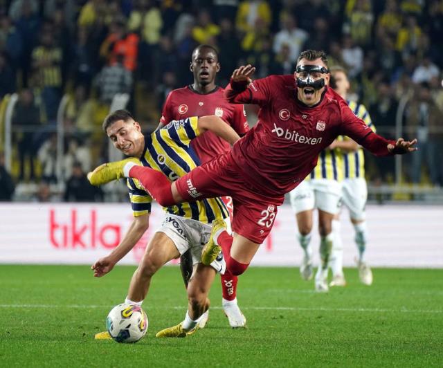 Şampiyonluk yolunda şakaları yok! 10 kişi kalan Fenerbahçe, Sivas'ı devirip liderliği perçinledi Şampiyonluk yolunda şakaları yok! 10 kişi kalan Fenerbahçe, Sivas'ı devirip liderliği perçinledi