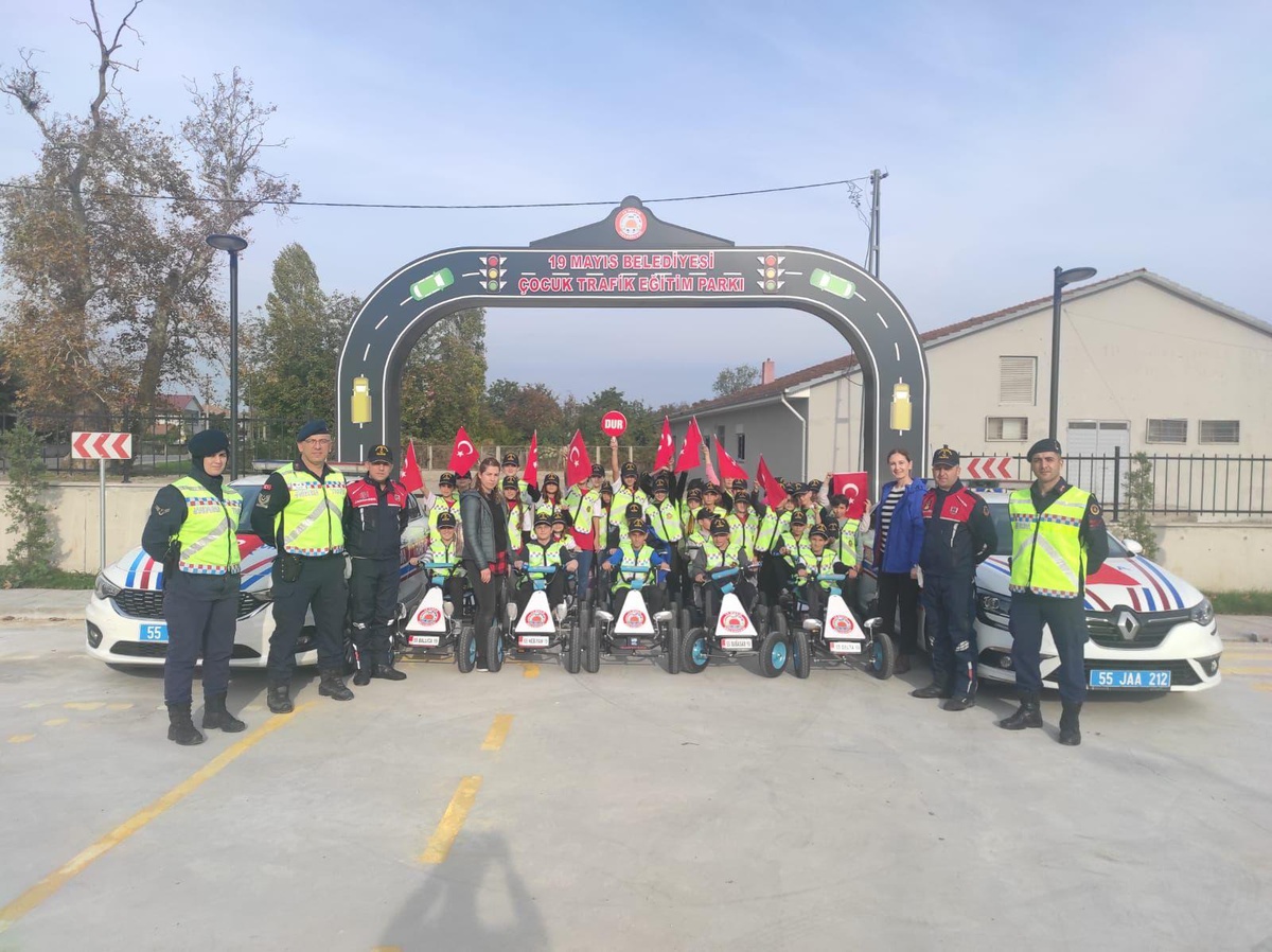 Samsun\'da jandarma kırsalda yaşayan öğrencilere trafik eğitimi verdi