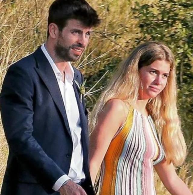 Son maçına çıkan Gerard Pique'yi, uğruna Shakira terk ettiği genç sevgilisi teselli etti