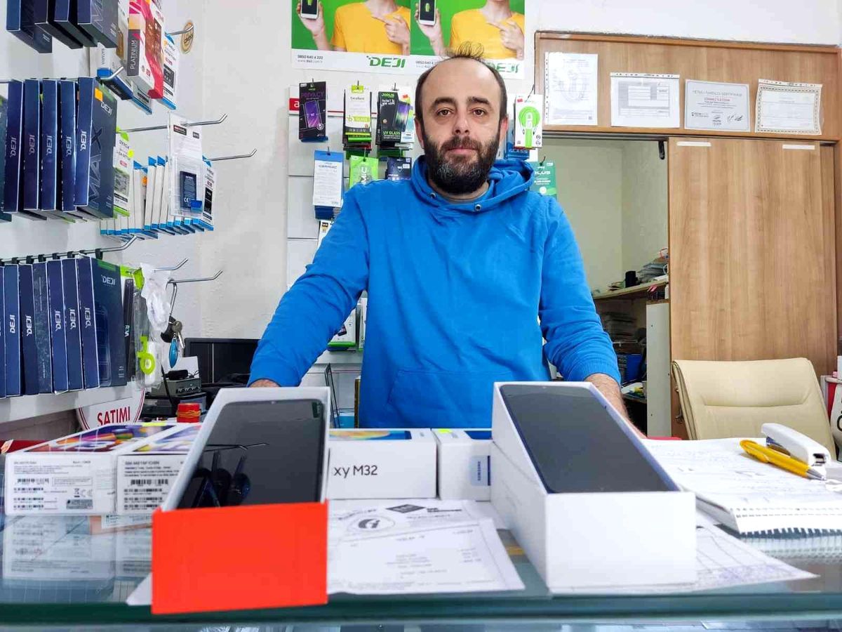 Telefoncu esnafı AB\'nin tek tip şarj aleti düzenlemesini olumlu karşıladı