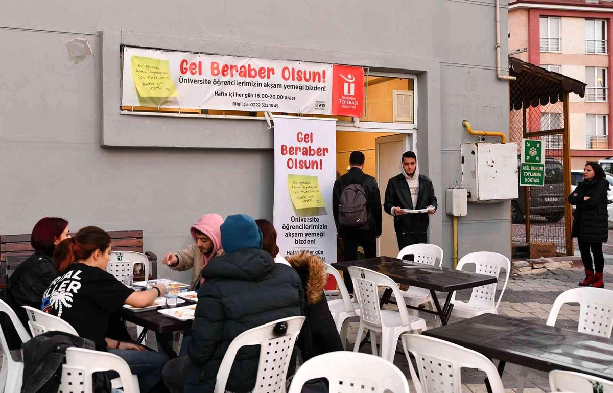 Üniversitelilere yemek desteği sürüyor