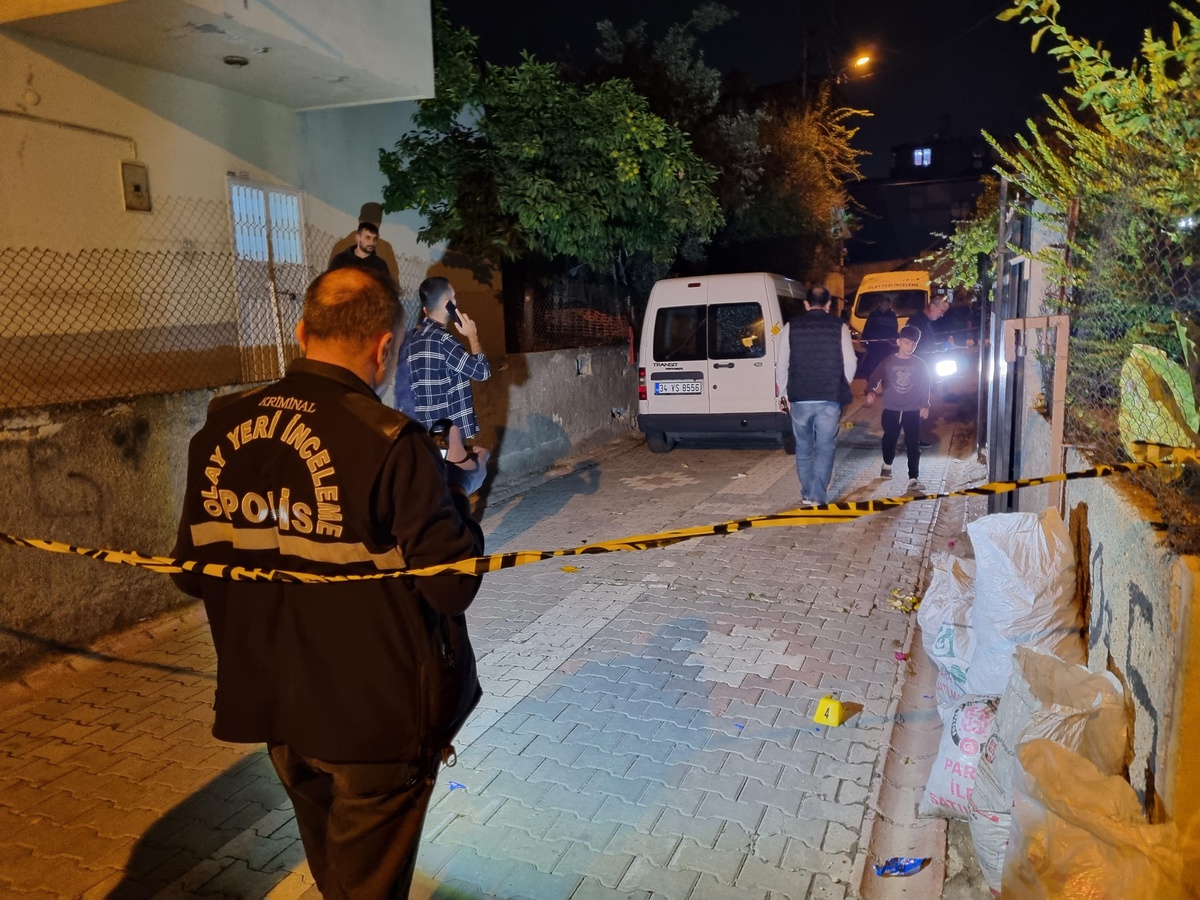 Adana\'da silahlı saldırıya uğrayan kişi yaralandı