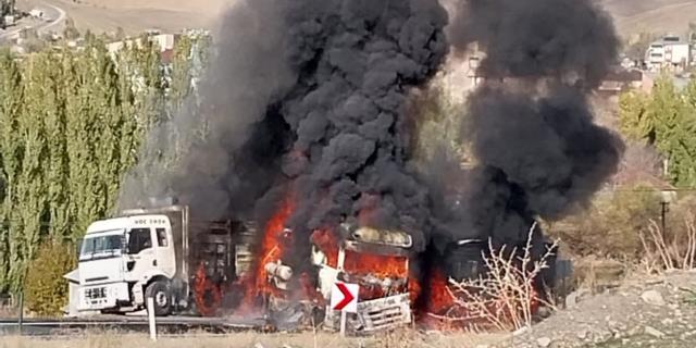 Ağrı'daki kazada kahreden detay! Ölen 2 kişi önceden devrilen pancar yüklü tıra yardım için gitmiş Ağrı'daki kazada kahreden detay! Ölen 2 kişi önceden devrilen pancar yüklü tıra yardım için gitmiş