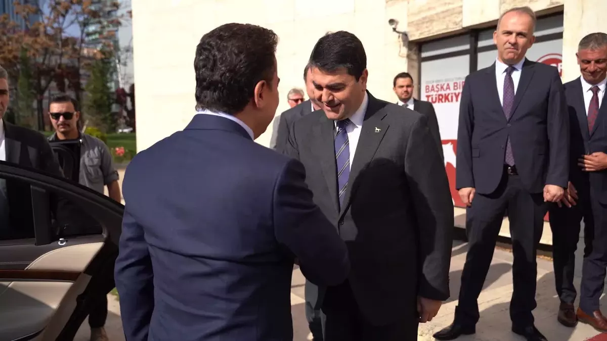 Ali Babacan, Gültekin Uysal\'ı Ziyaret Etti