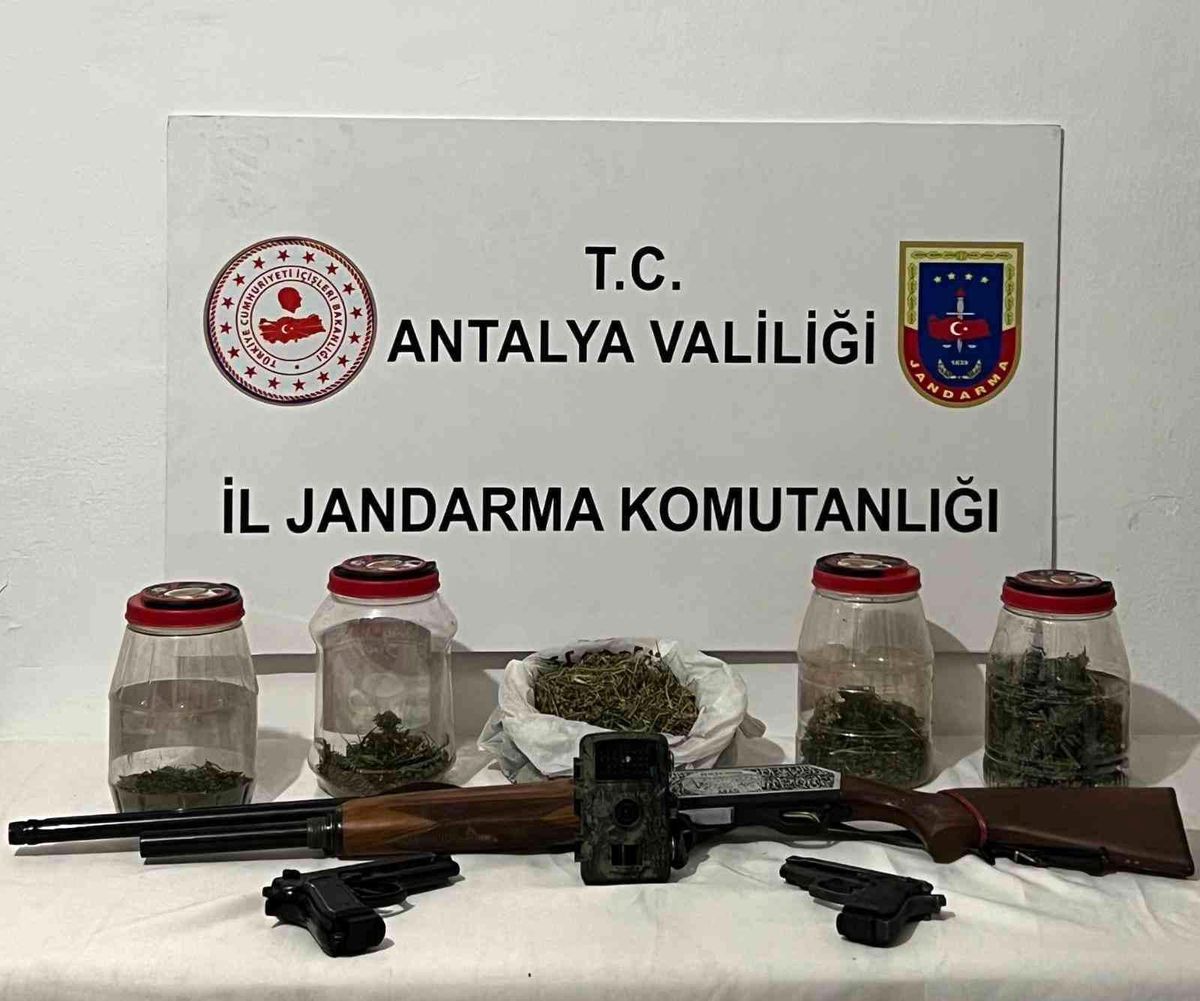 Antalya\'da 900 gram esrar ele geçirildi