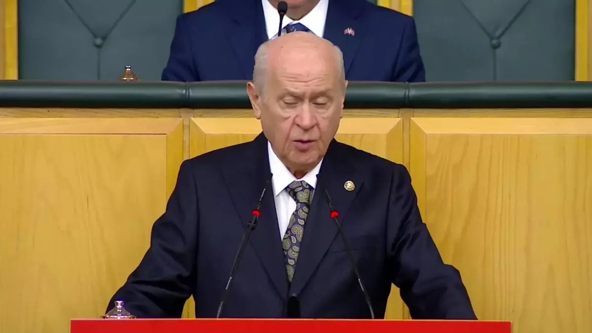 Bahçeli: "Ak Parti Heyetinin Anayasa Değişikliğini Görüşmek Amacıyla Meclis\'te Grubu Bulunan Siyasi Partileri Ziyaret Etmesi de Son Derece Doğal ve...