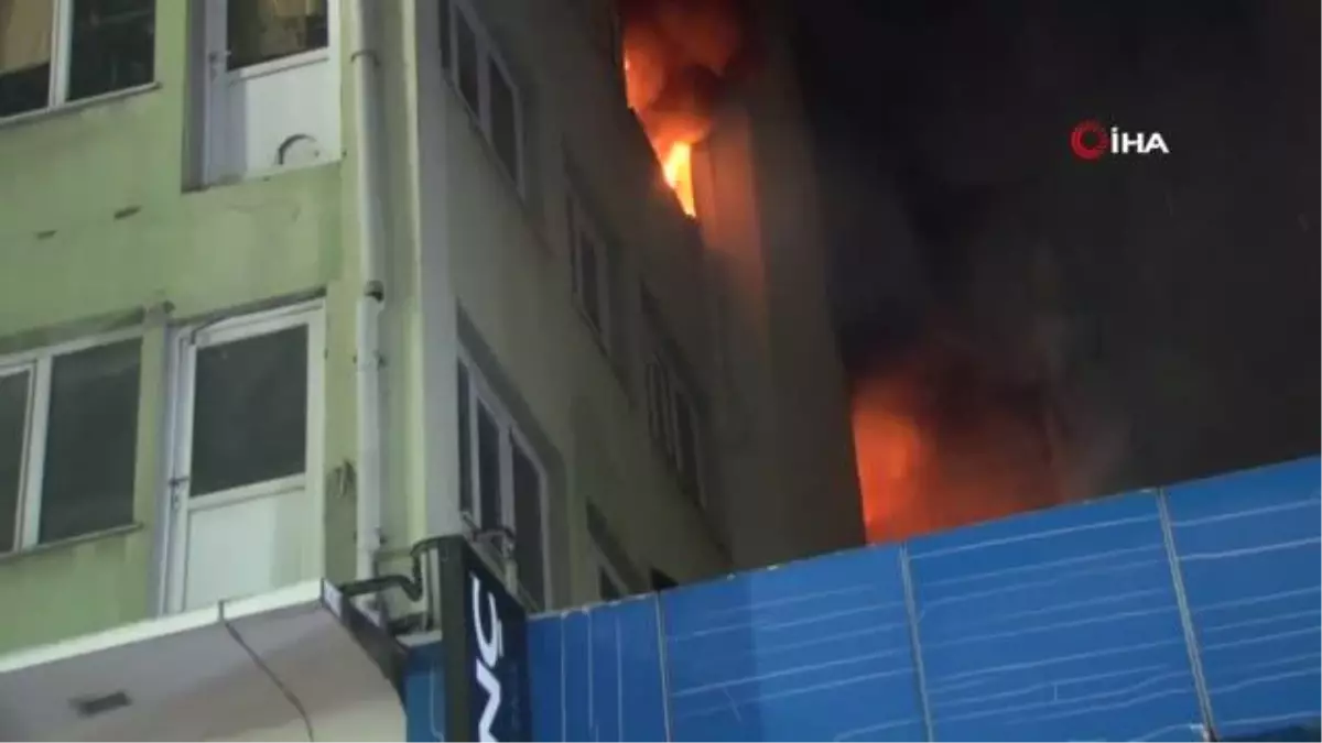 Başakşehir'de 4 katlı ayakkabı fabrikasında yangın paniği