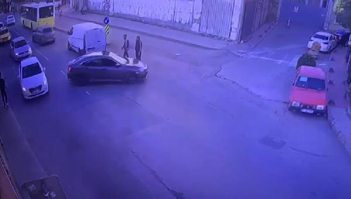 Beyoğlu\'nda trafik tartışmasında arkadaşını öldürdü
