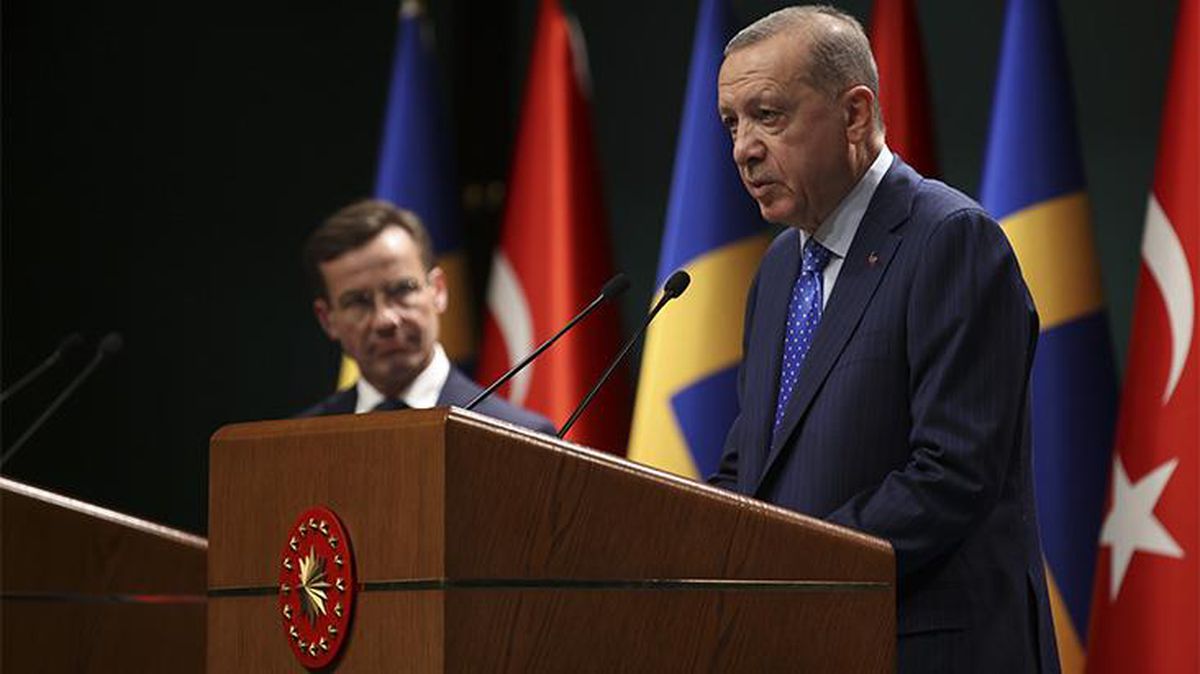 İki liderin ortak açıklamasında dikkat çeken detay! İsveç Başbakanı Kristersson, Cumhurbaşkanı Erdoğan'ı gözlerini ayırmadan pür dikkat dinledi