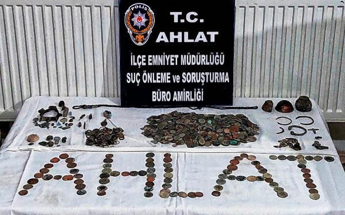 Bitlis\'te, 1134 tarihi sikke ve 339 obje ele geçirildi