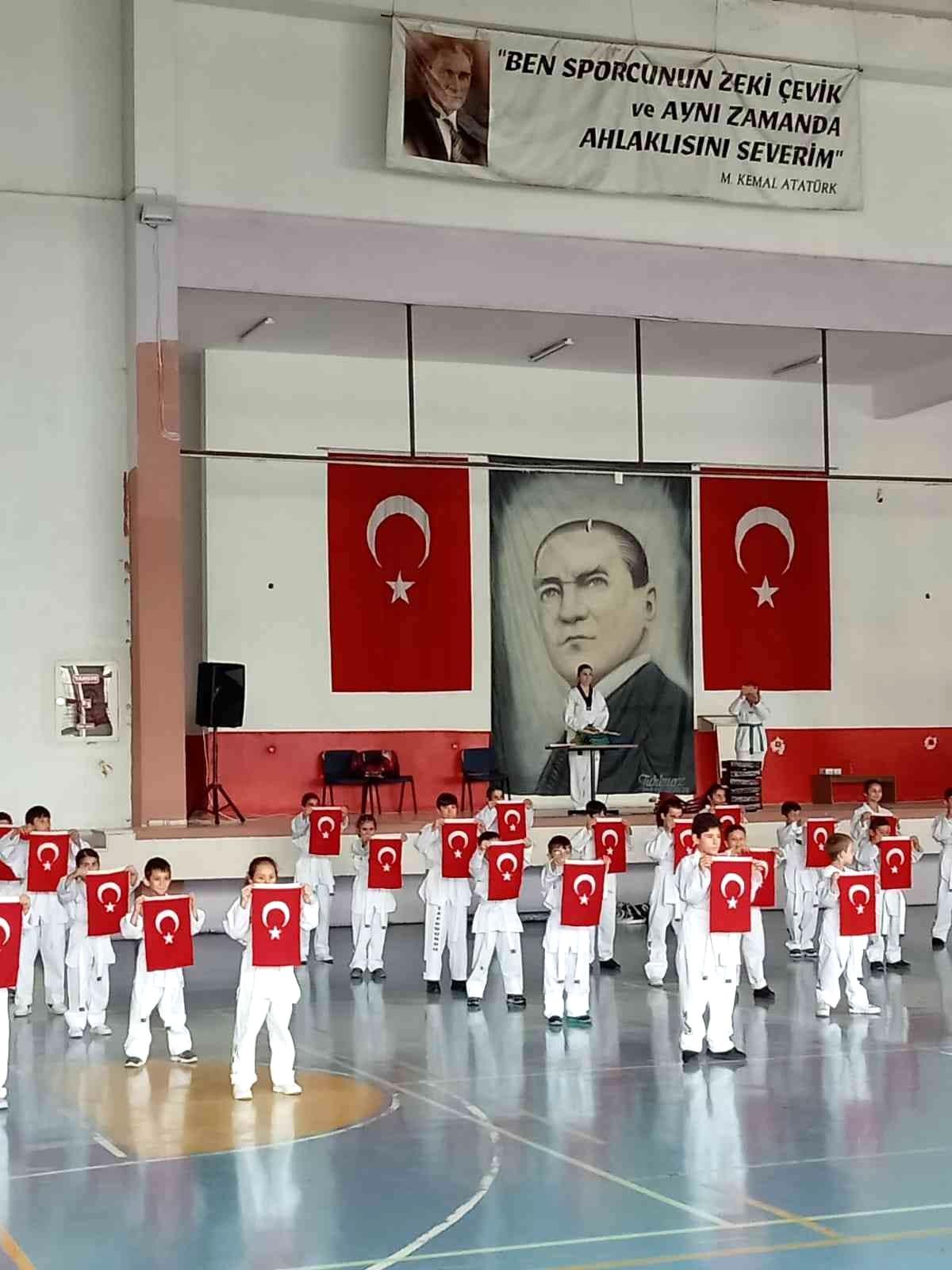 Bozüyük\'te taekwando branşı 3\' üncü dönem kuşak sınavı yapıldı