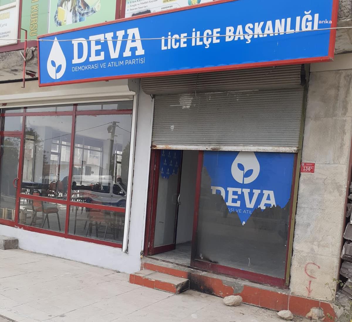 Deva Partisi Lice İlçe Binasına Molotoflu Saldırı... Babacan: "Saldırının Tüm Yönleriyle Aydınlatılması ve Faillerin Cezalandırılması İçin Sürecin...